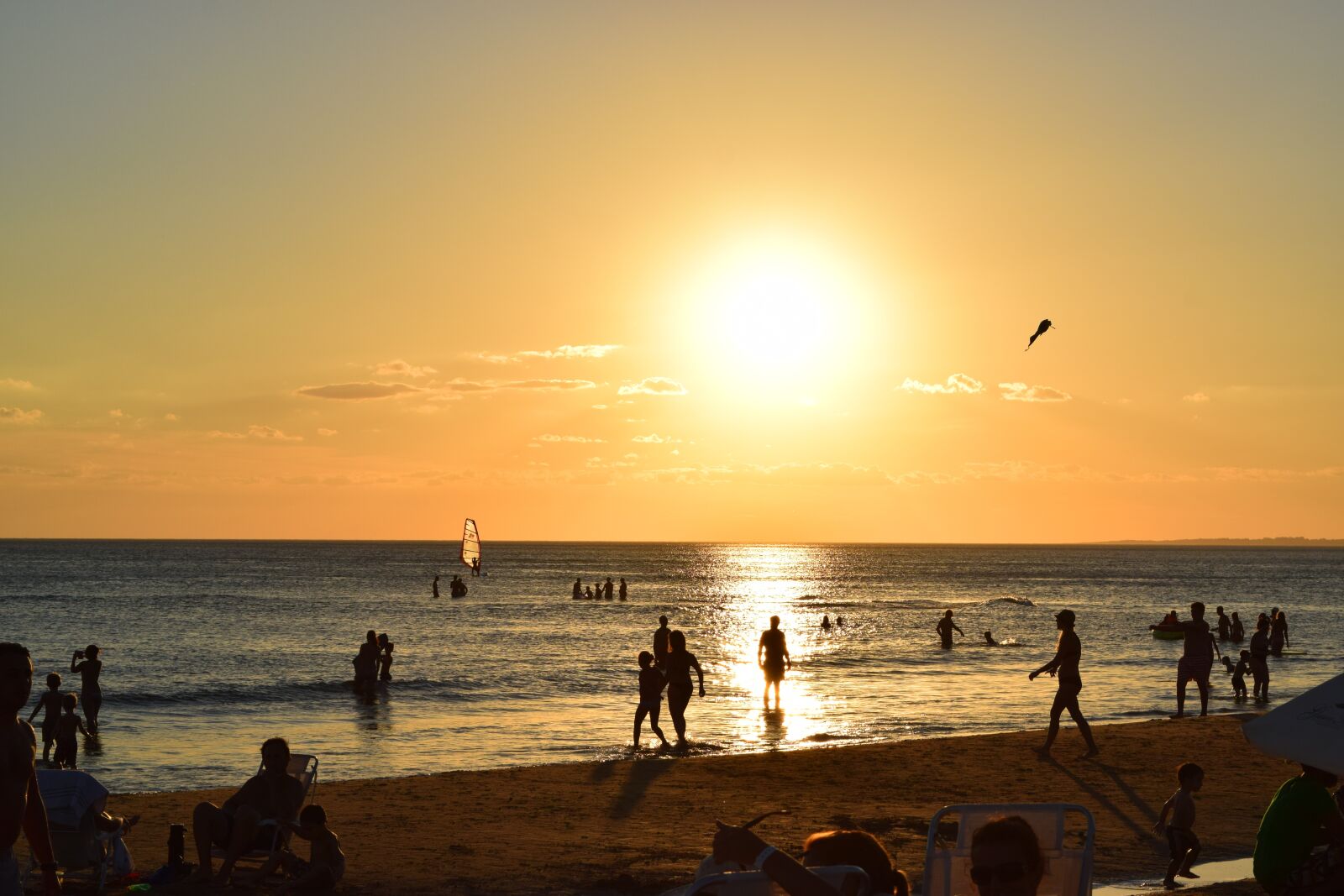 Nikon D5300 sample photo. Sunset, red sun, people photography