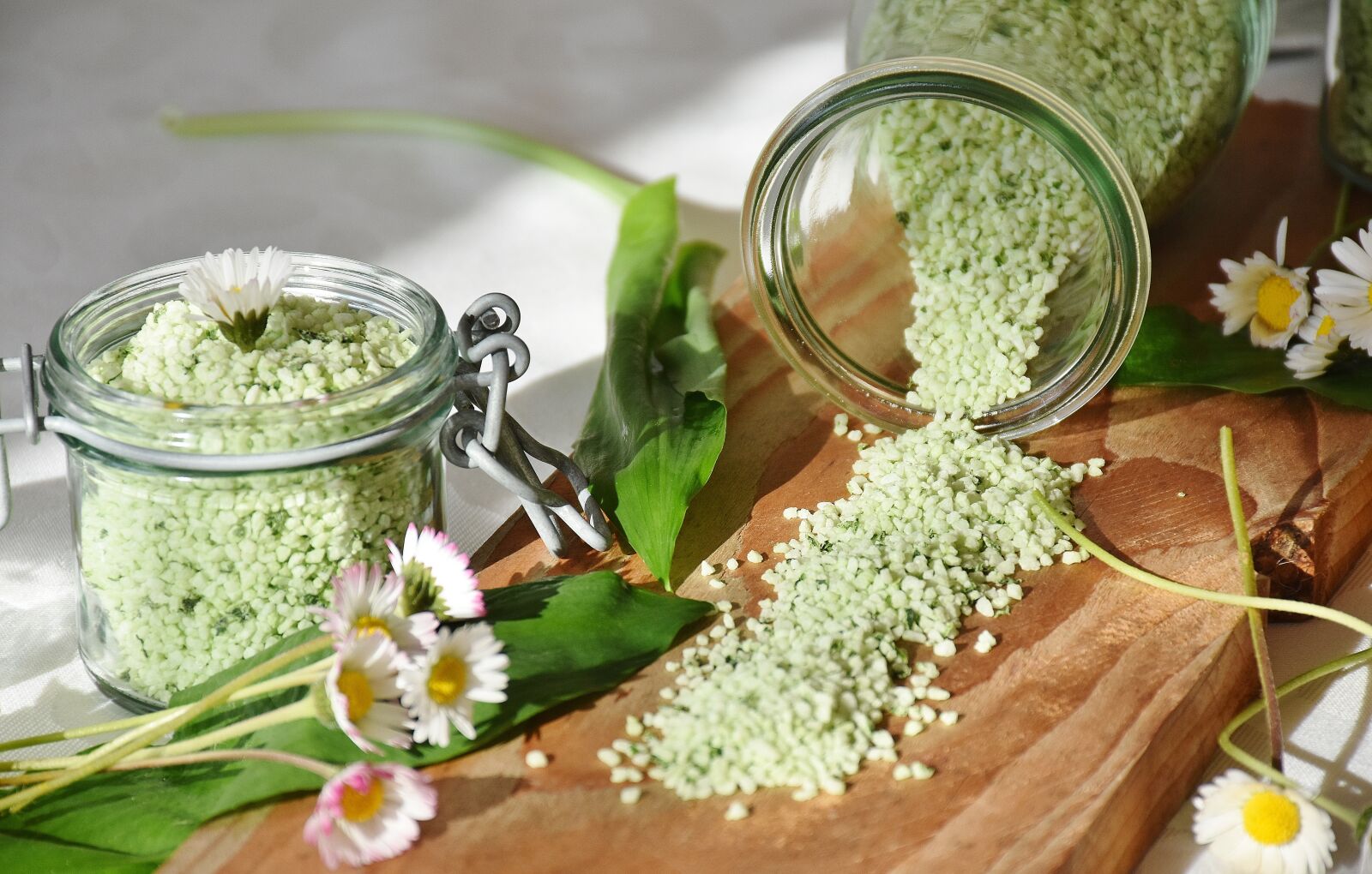 Nikon D7200 sample photo. Salt, bear's garlic, garlic photography
