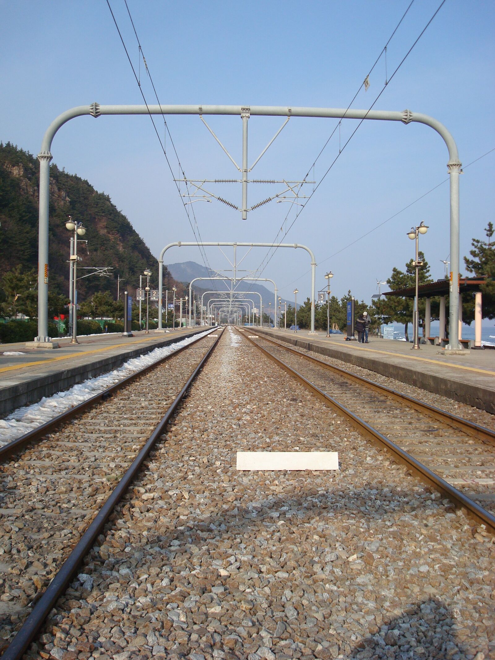 Sony DSC-W80 sample photo. Railway, railroad, seoul photography