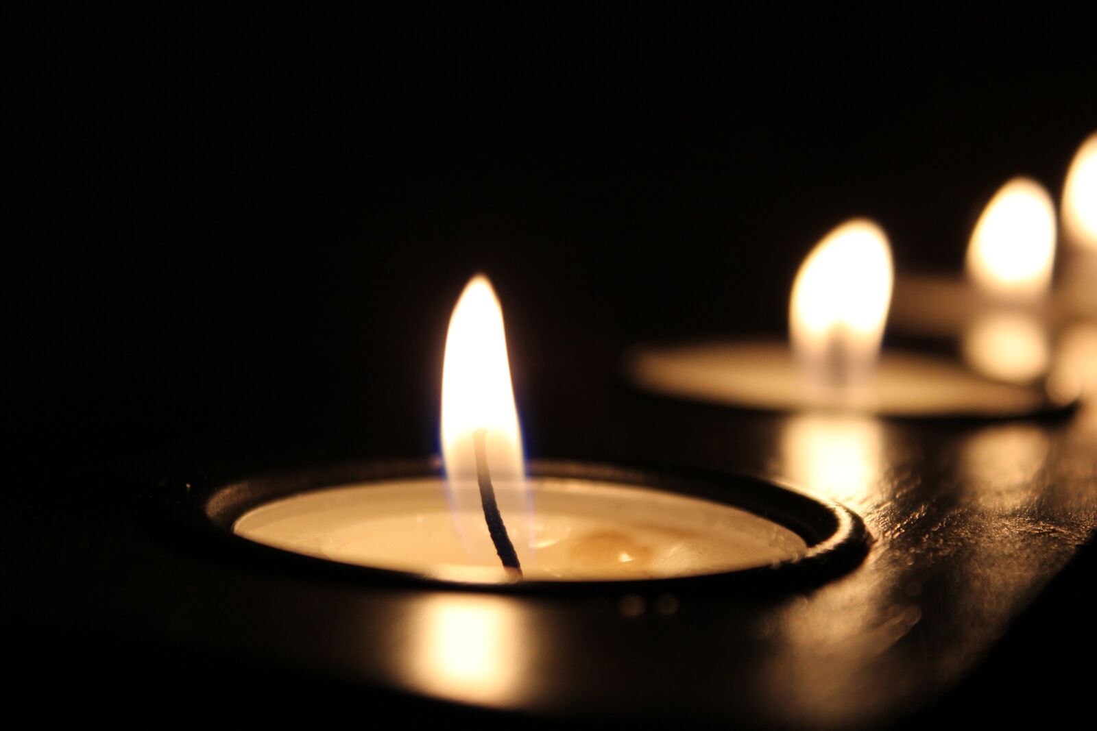 Canon EOS 550D (EOS Rebel T2i / EOS Kiss X4) sample photo. Candle, candlelight, celebration photography