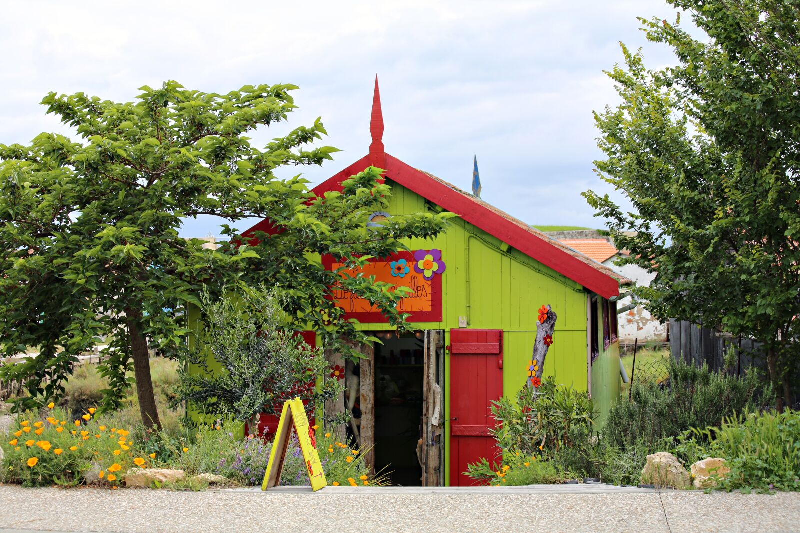 Canon EOS 5D Mark III sample photo. House, color, wood photography