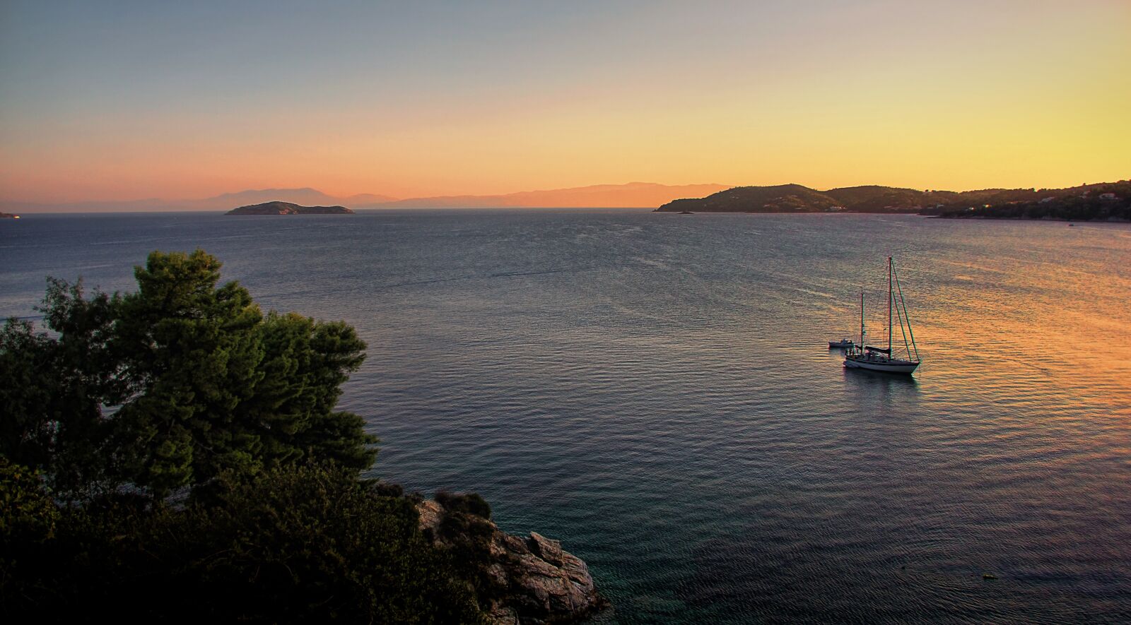 Canon EOS 550D (EOS Rebel T2i / EOS Kiss X4) sample photo. Vacations, sunset, sea photography