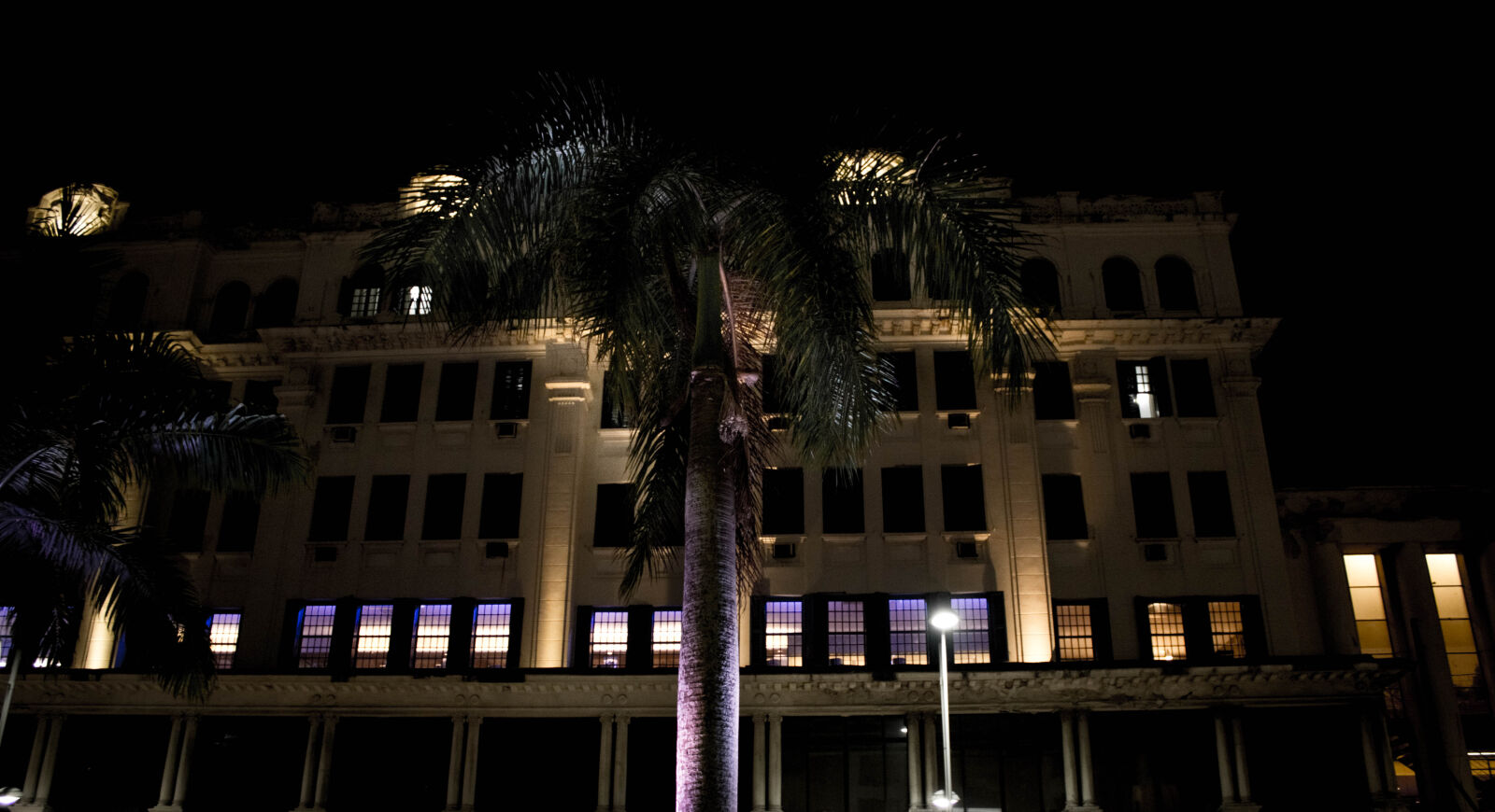 Canon EOS 1200D (EOS Rebel T5 / EOS Kiss X70 / EOS Hi) sample photo. Building, dark, light, night photography