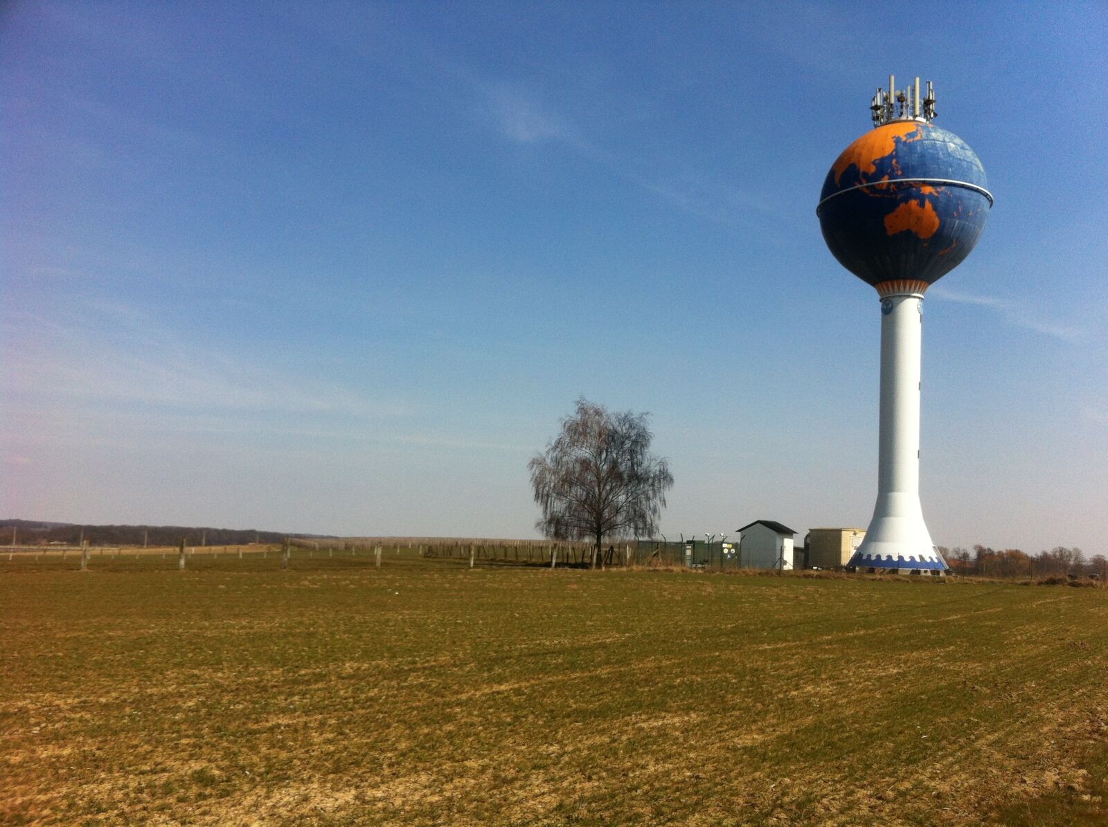 Apple iPhone 4 sample photo. Globe, water tower, field photography