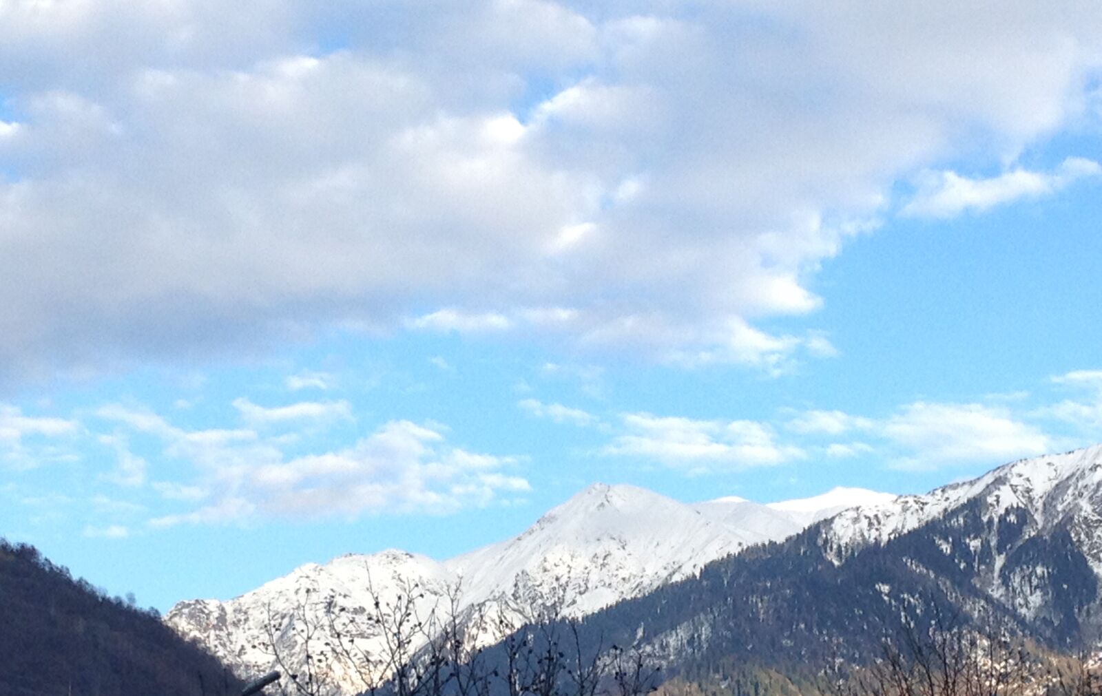 iPhone 4S back camera 4.28mm f/2.4 sample photo. Clouds, mountain, snow photography