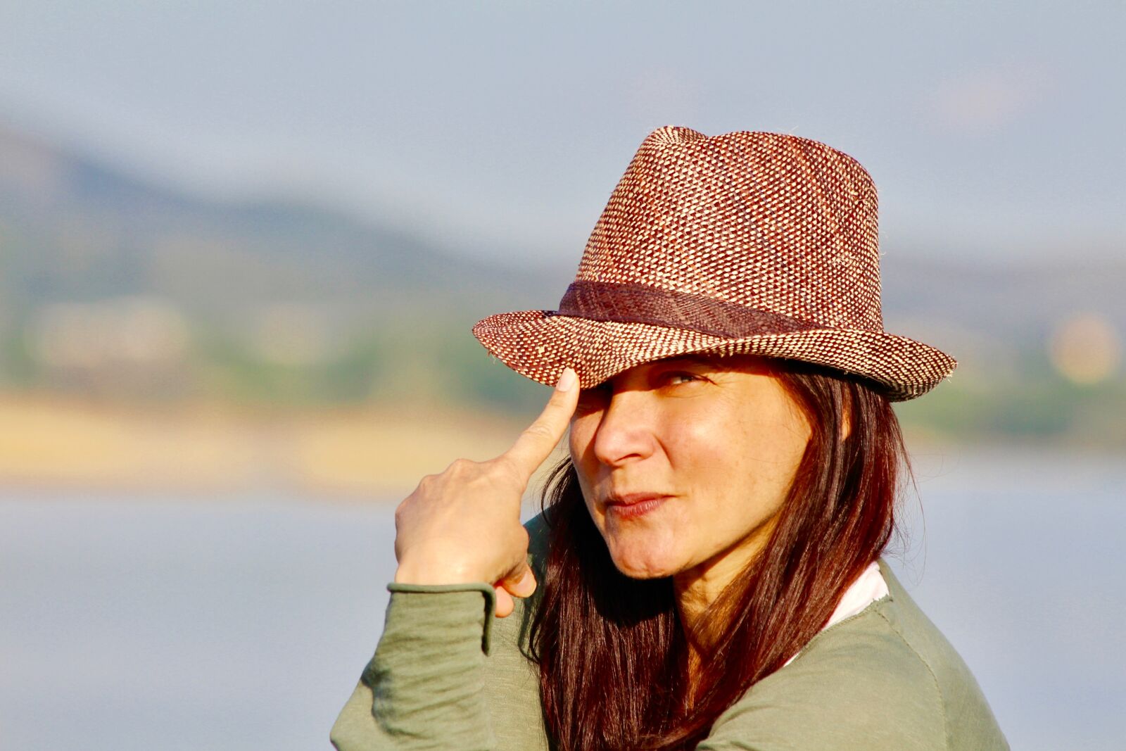 Canon EF 70-300mm F4-5.6 IS USM sample photo. Woman with a hat photography