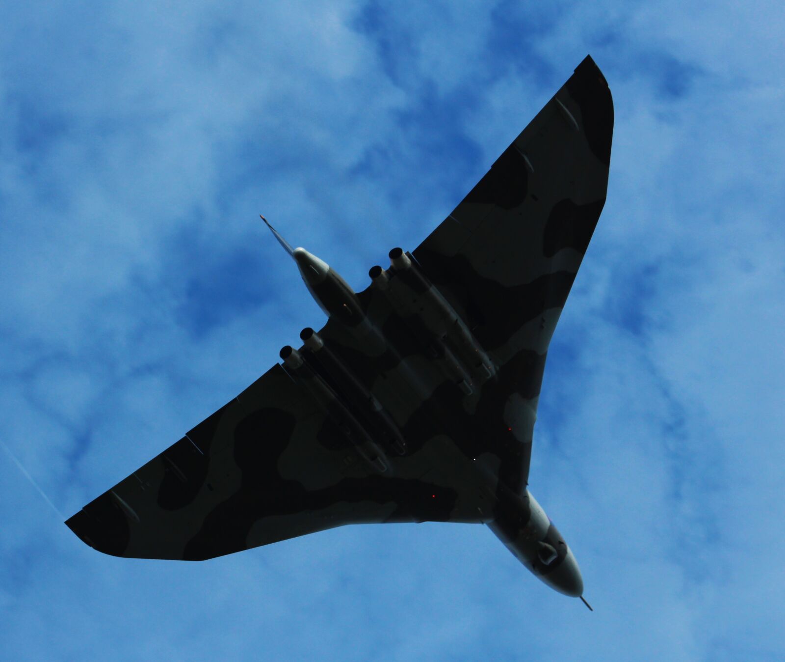 Canon EF 75-300mm f/4-5.6 sample photo. Vulcan, plane, flight photography