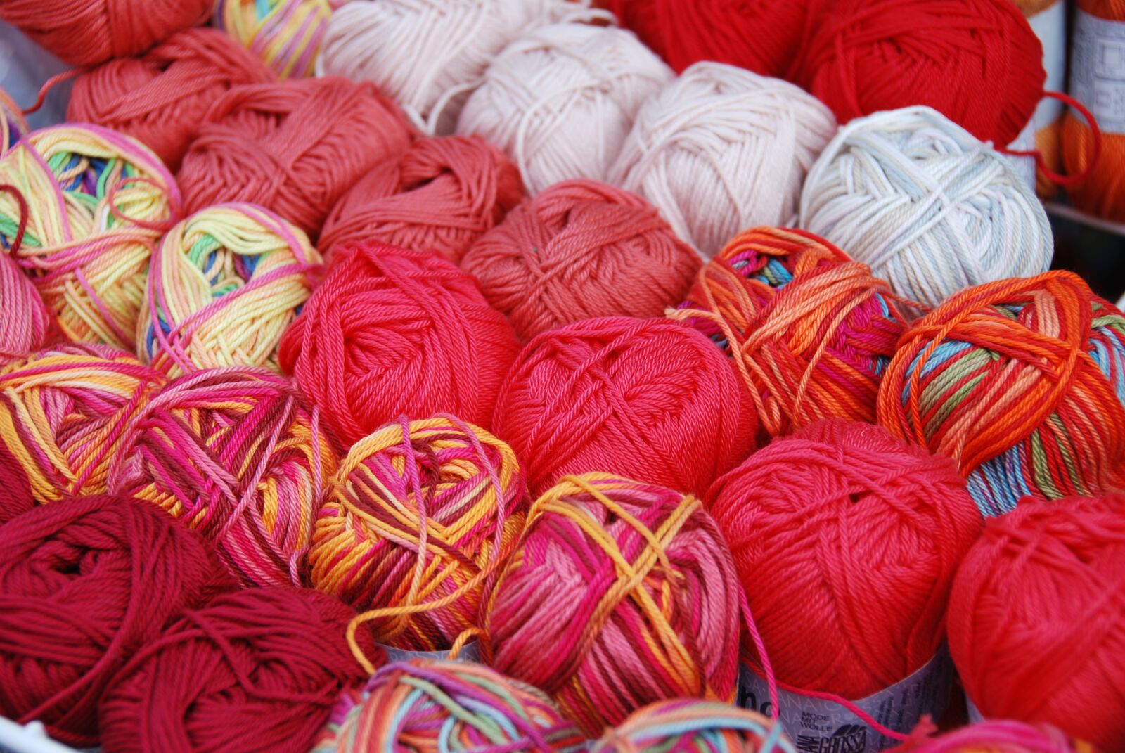 Nikon D80 sample photo. Wool, wollkneul, color photography