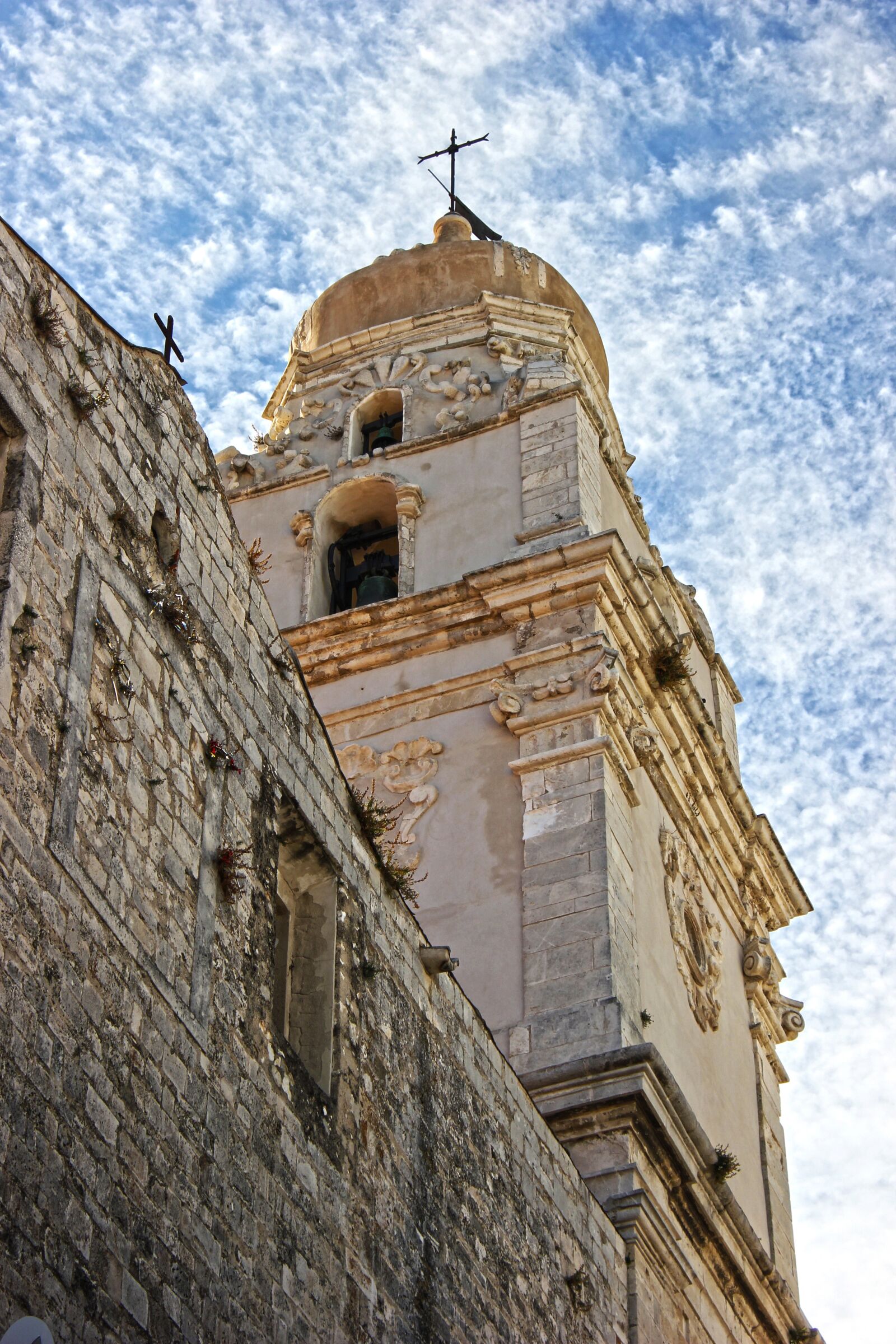 Canon EOS 550D (EOS Rebel T2i / EOS Kiss X4) sample photo. Cathedral, vieste, campanile photography