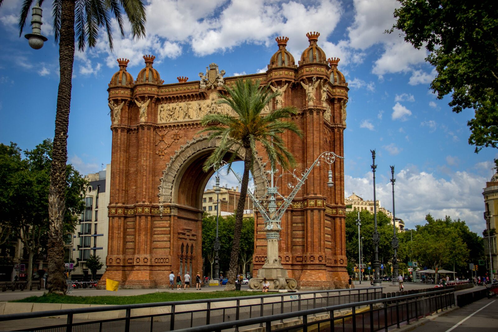 Canon EOS 600D (Rebel EOS T3i / EOS Kiss X5) sample photo. Arc, barcelona, art photography