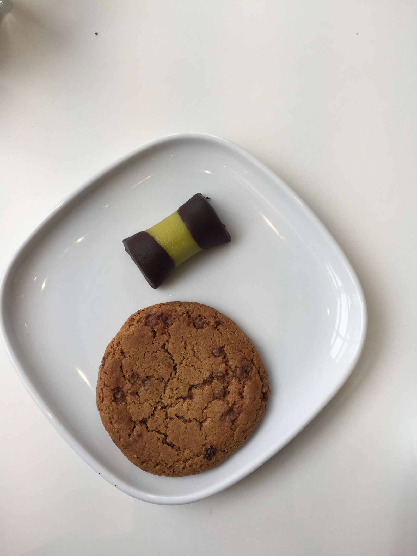 iPhone 6 Plus back camera 4.15mm f/2.2 sample photo. Cookie, dessert, food, minimal photography
