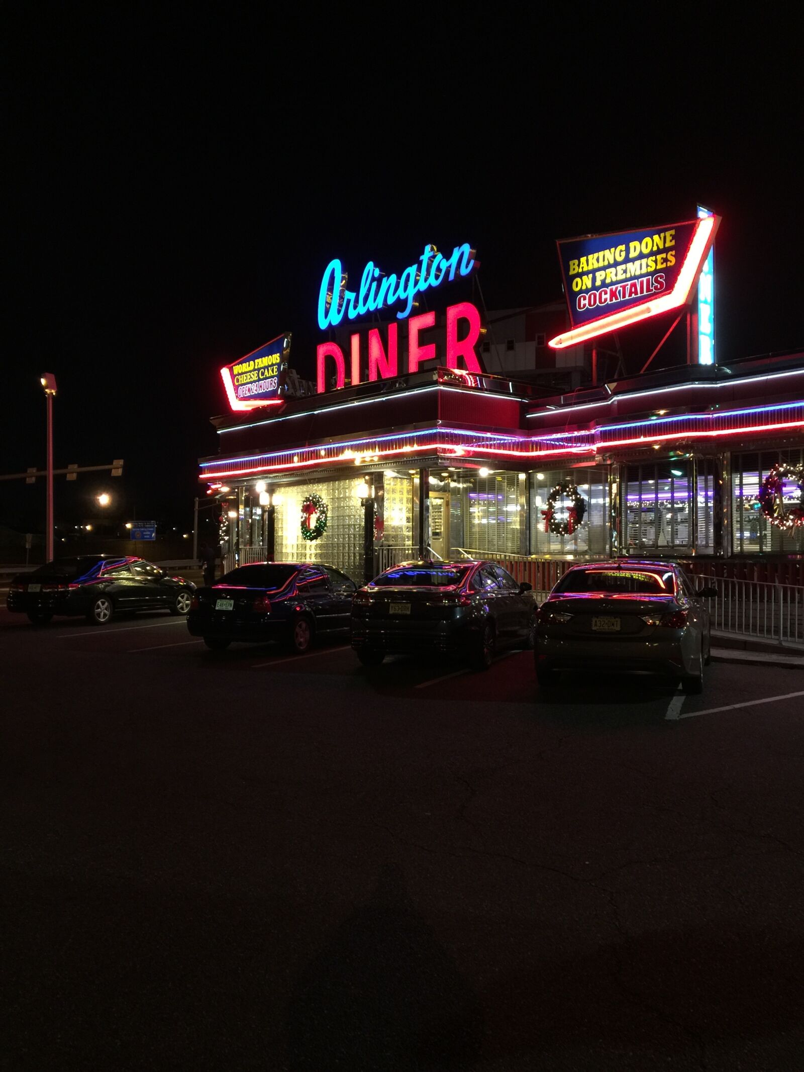 iPhone 6 Plus back camera 4.15mm f/2.2 sample photo. Arlington, diner, diner, dining photography