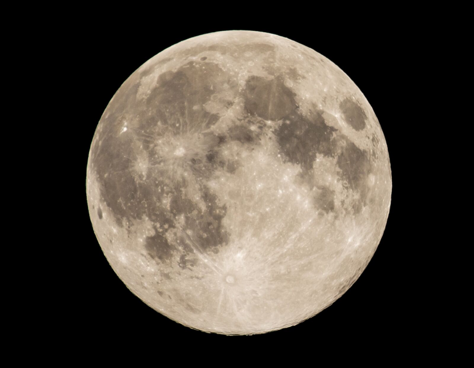 Canon EOS 7D Mark II + Canon EF 100-400mm F4.5-5.6L IS II USM sample photo. Full moon, april moon photography