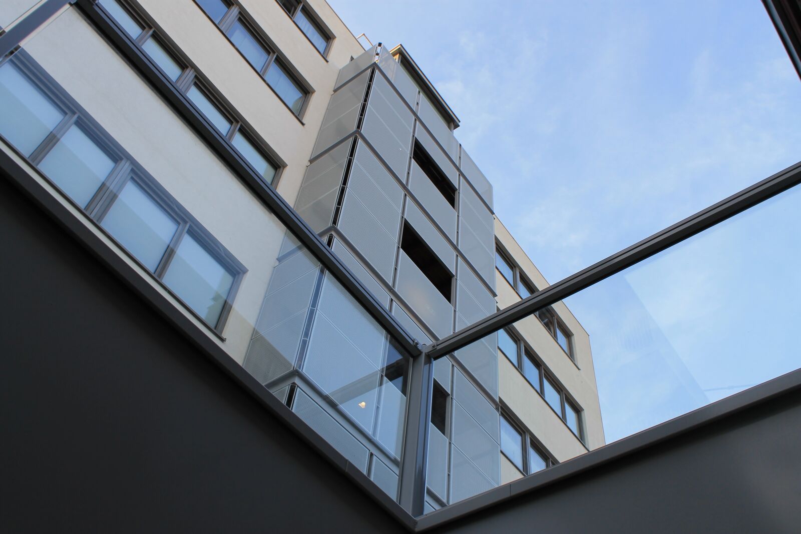 Canon EOS 1100D (EOS Rebel T3 / EOS Kiss X50) sample photo. Glass, business, window photography