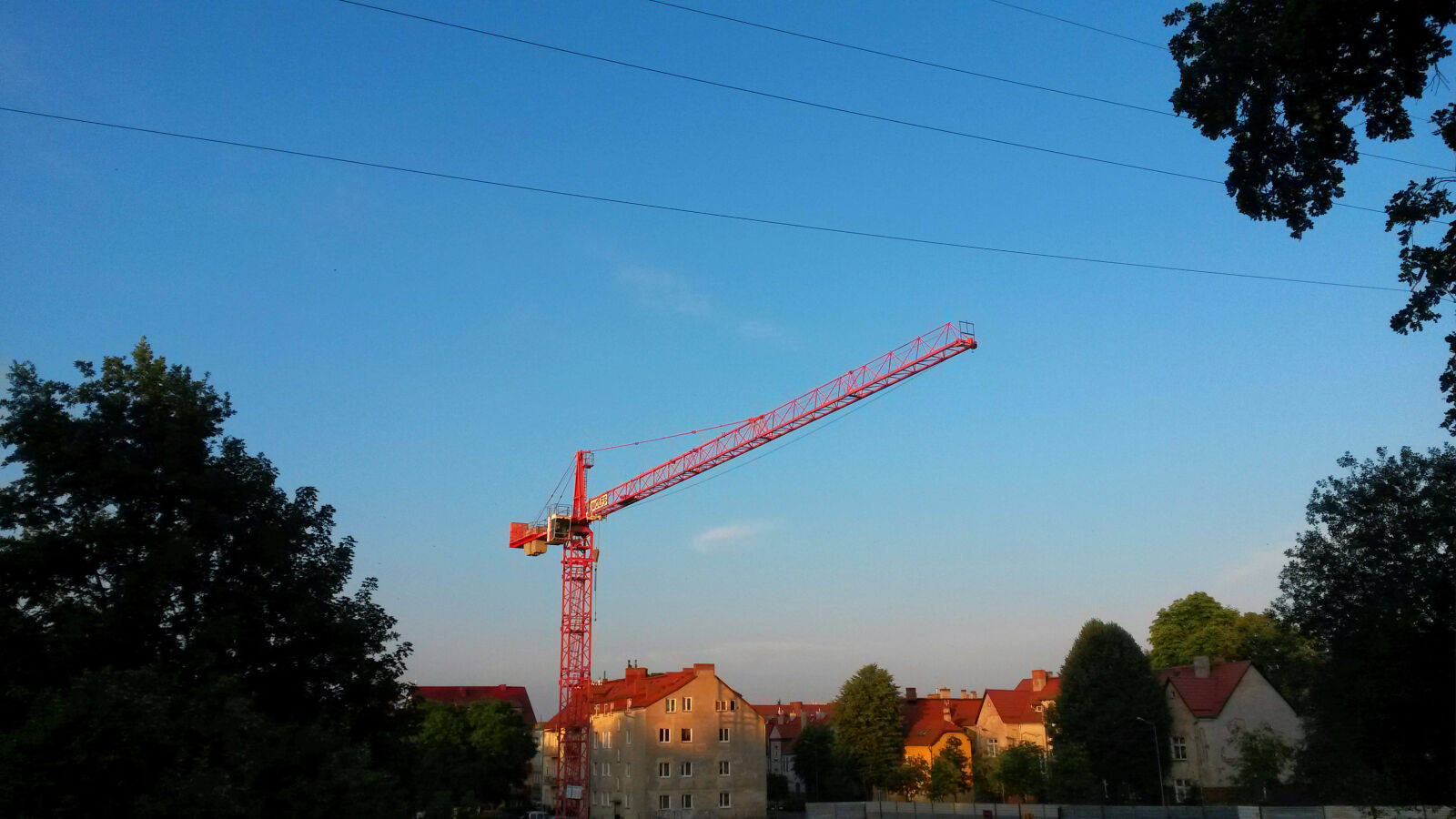 Samsung Galaxy S4 Mini sample photo. Building, crane, sunset photography