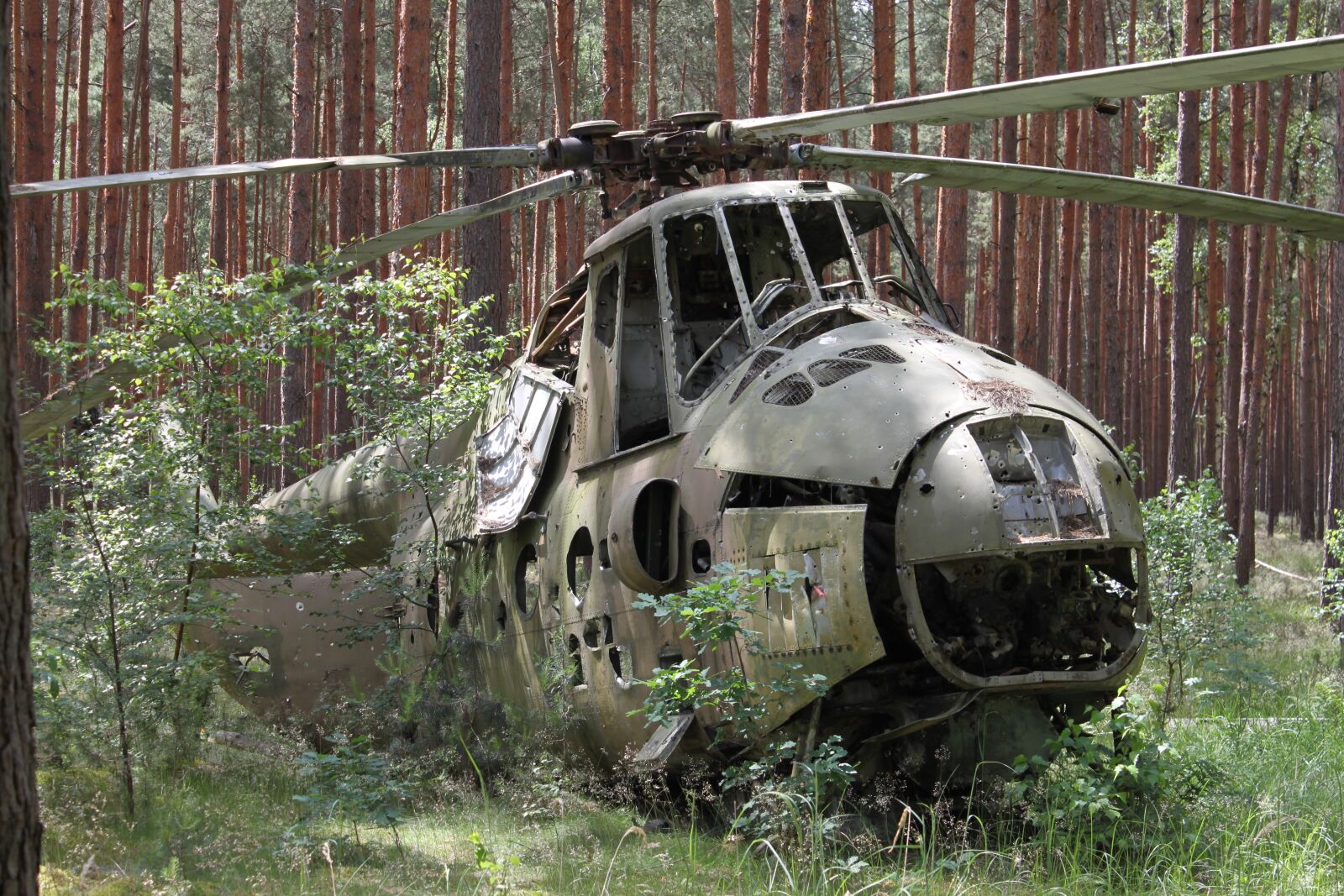 Canon EOS 500D (EOS Rebel T1i / EOS Kiss X3) sample photo. War, helicopter, crash photography
