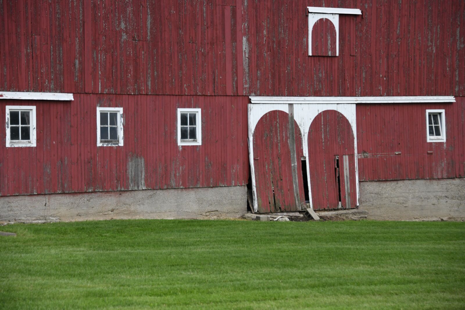 Nikon D850 sample photo. Barn, door, old photography
