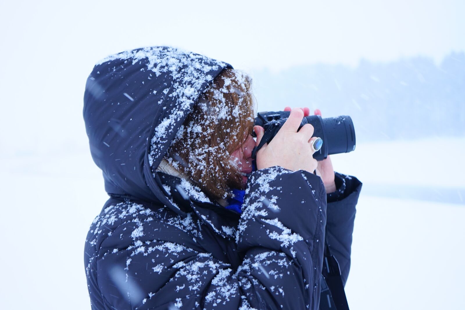 Sony a7 + Sony FE 28-70mm F3.5-5.6 OSS sample photo. Woman, snowy, frosty photography