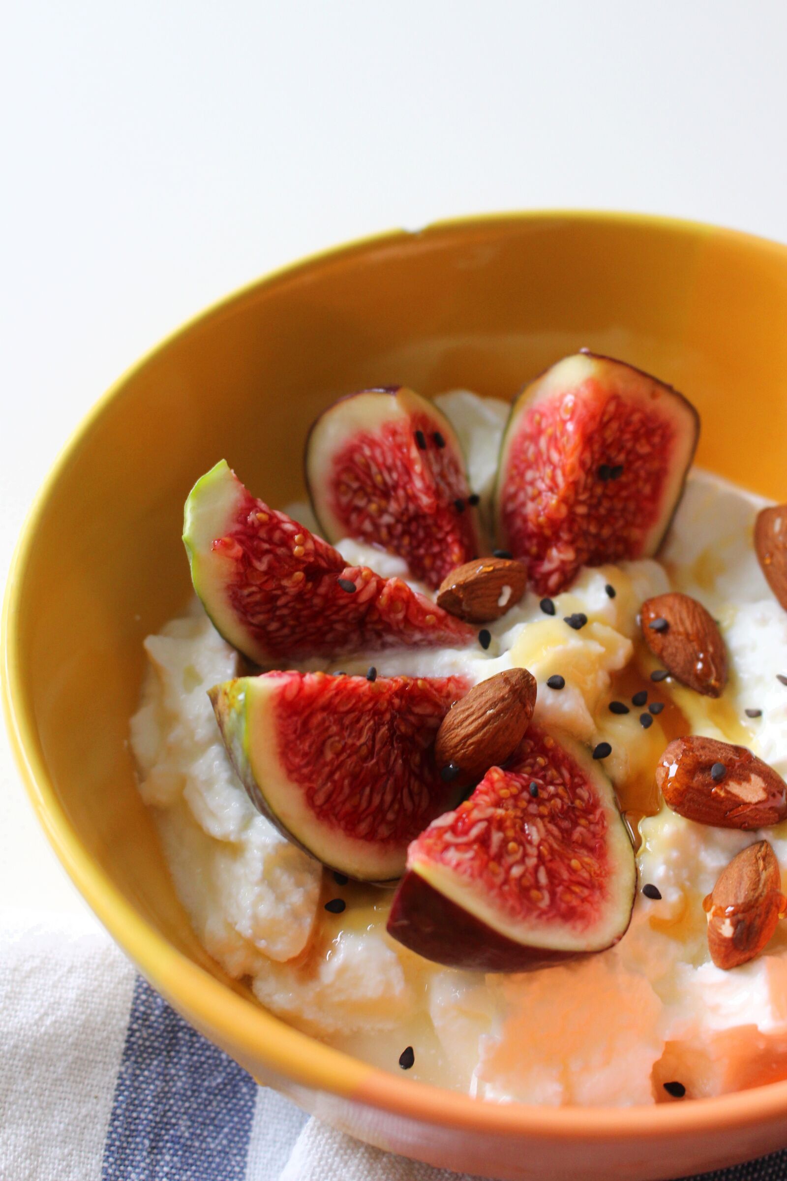 Canon EOS 700D (EOS Rebel T5i / EOS Kiss X7i) sample photo. Yogurt, fruits, figs photography
