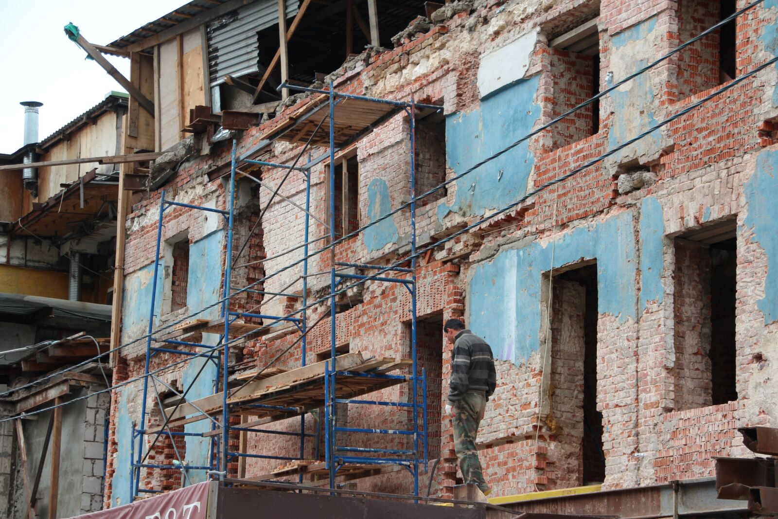 Canon EOS 600D (Rebel EOS T3i / EOS Kiss X5) sample photo. Bauruine, site, construction photography