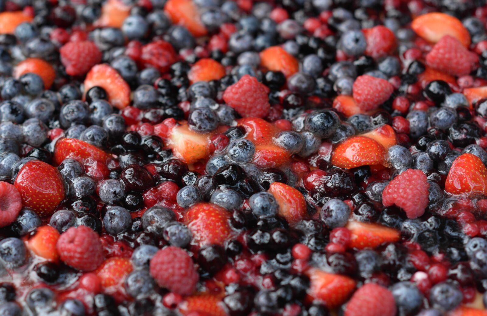 Nikon D610 sample photo. Raspberry, strawberry, blackberry photography