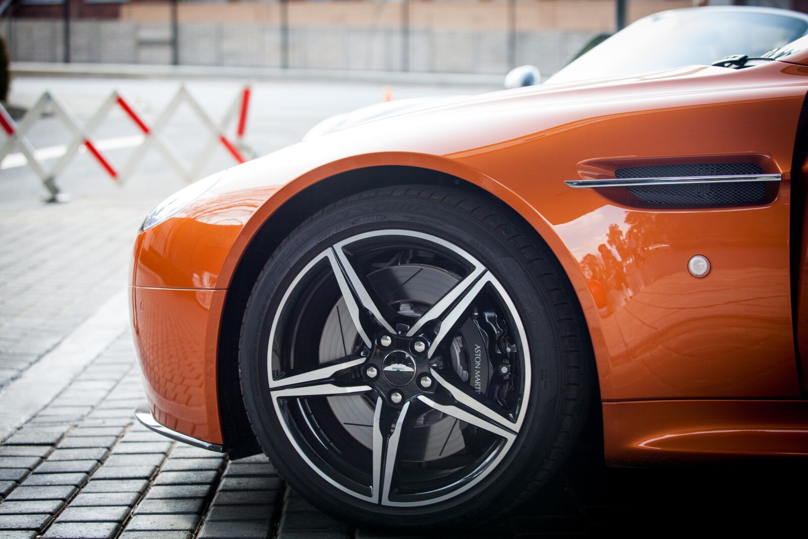 Canon EOS 5D Mark II + Canon EF 70-200mm F2.8L USM sample photo. Aston martin, automobile, automotive photography