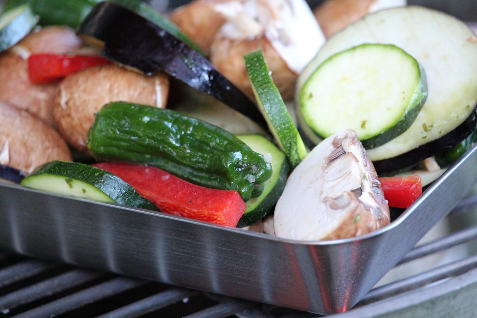 Canon EOS 1200D (EOS Rebel T5 / EOS Kiss X70 / EOS Hi) sample photo. Vegetables, grilled vegetables, rich photography