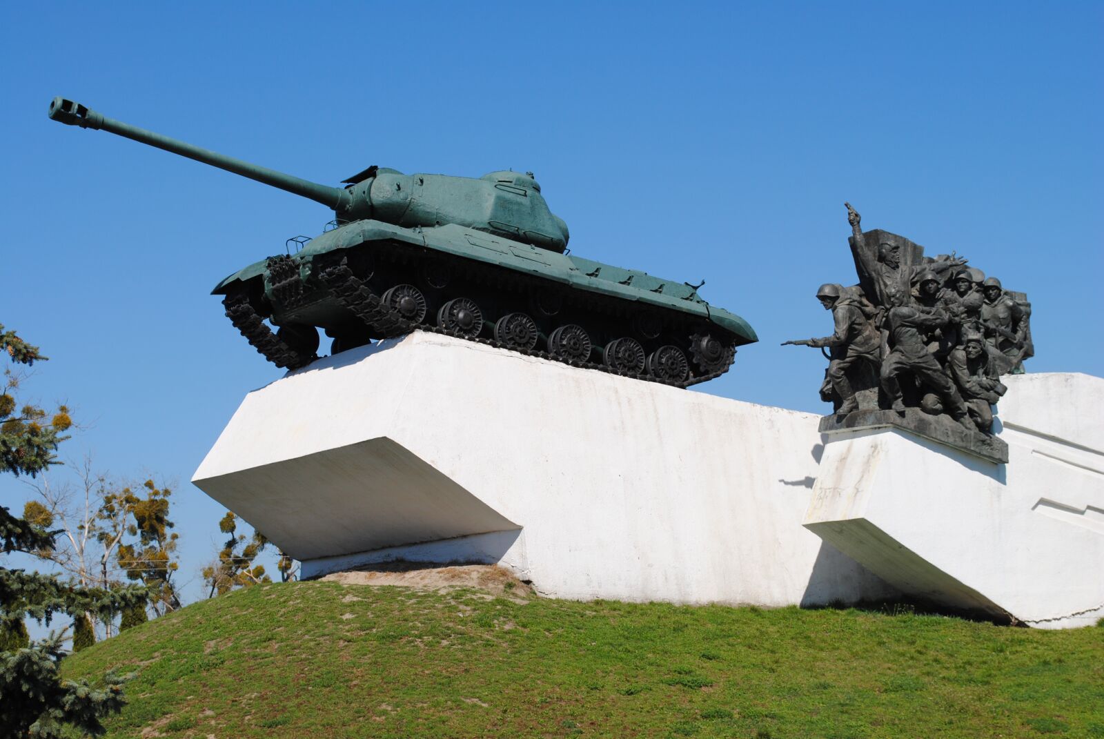 Nikon D3000 sample photo. Tank, monument, war photography