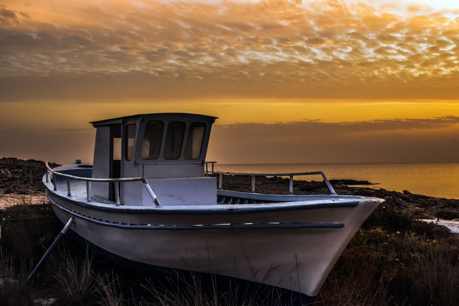 Nikon D3300 sample photo. Boat, grounded, sea photography
