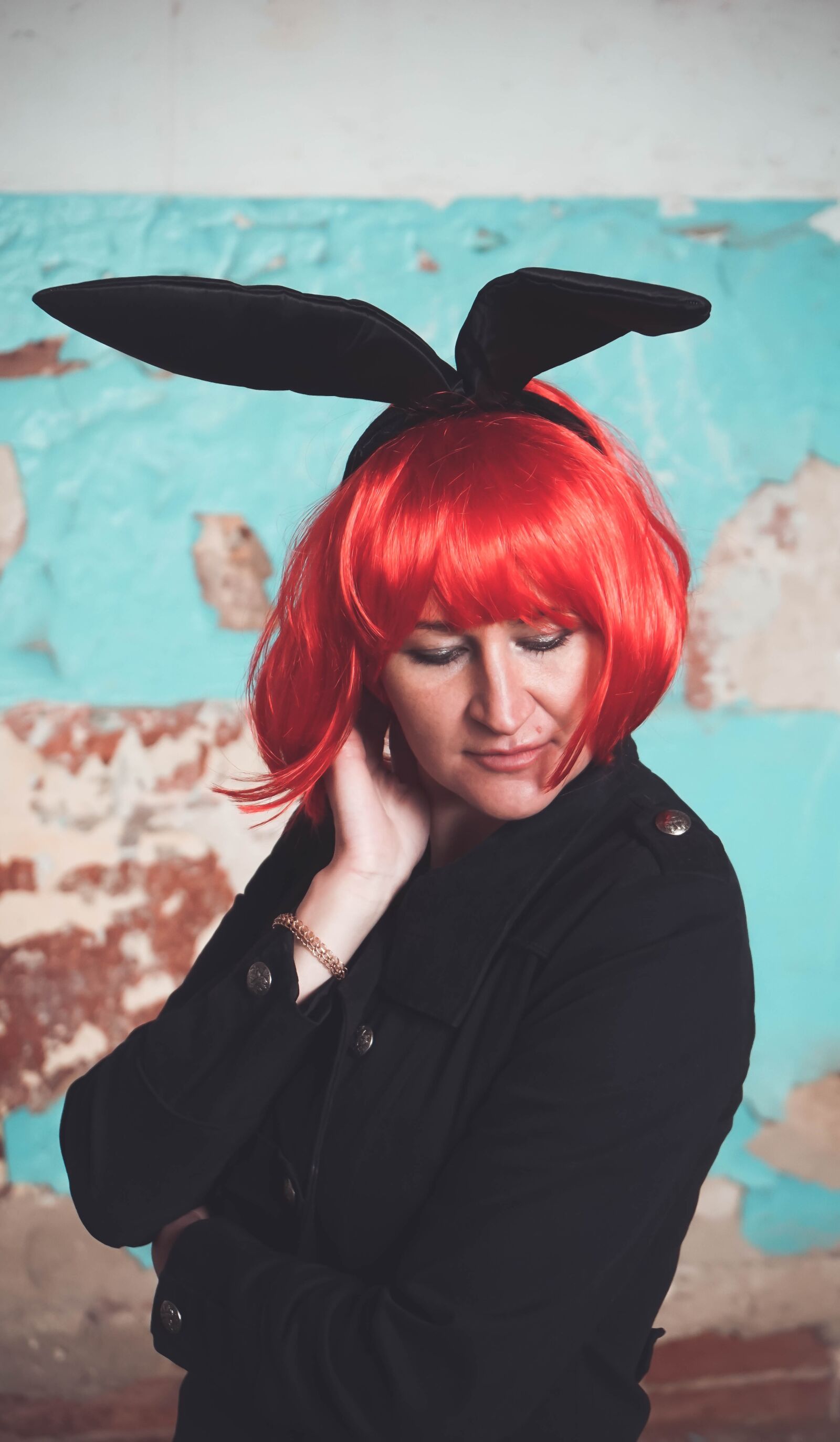 Sony a6000 + Sony Vario-Tessar T* E 16-70mm F4 ZA OSS sample photo. Girl, woman, wig photography