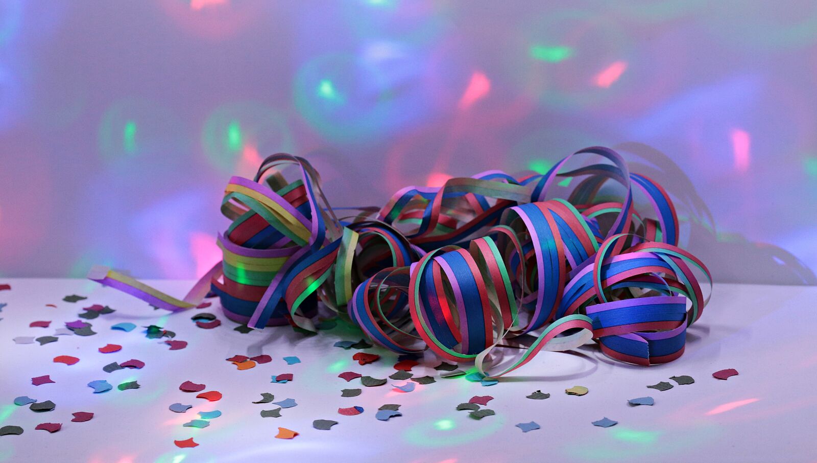 Canon EOS 80D sample photo. Streamer, carnival, party photography