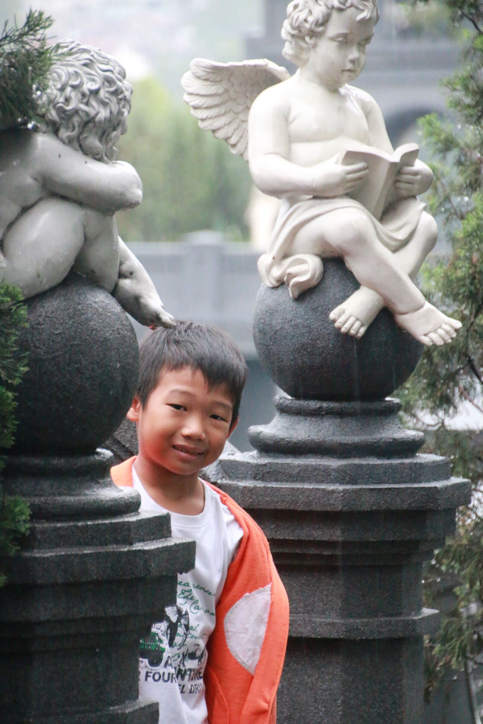 Canon EOS 70D sample photo. Boy, ornament, outdoor photography