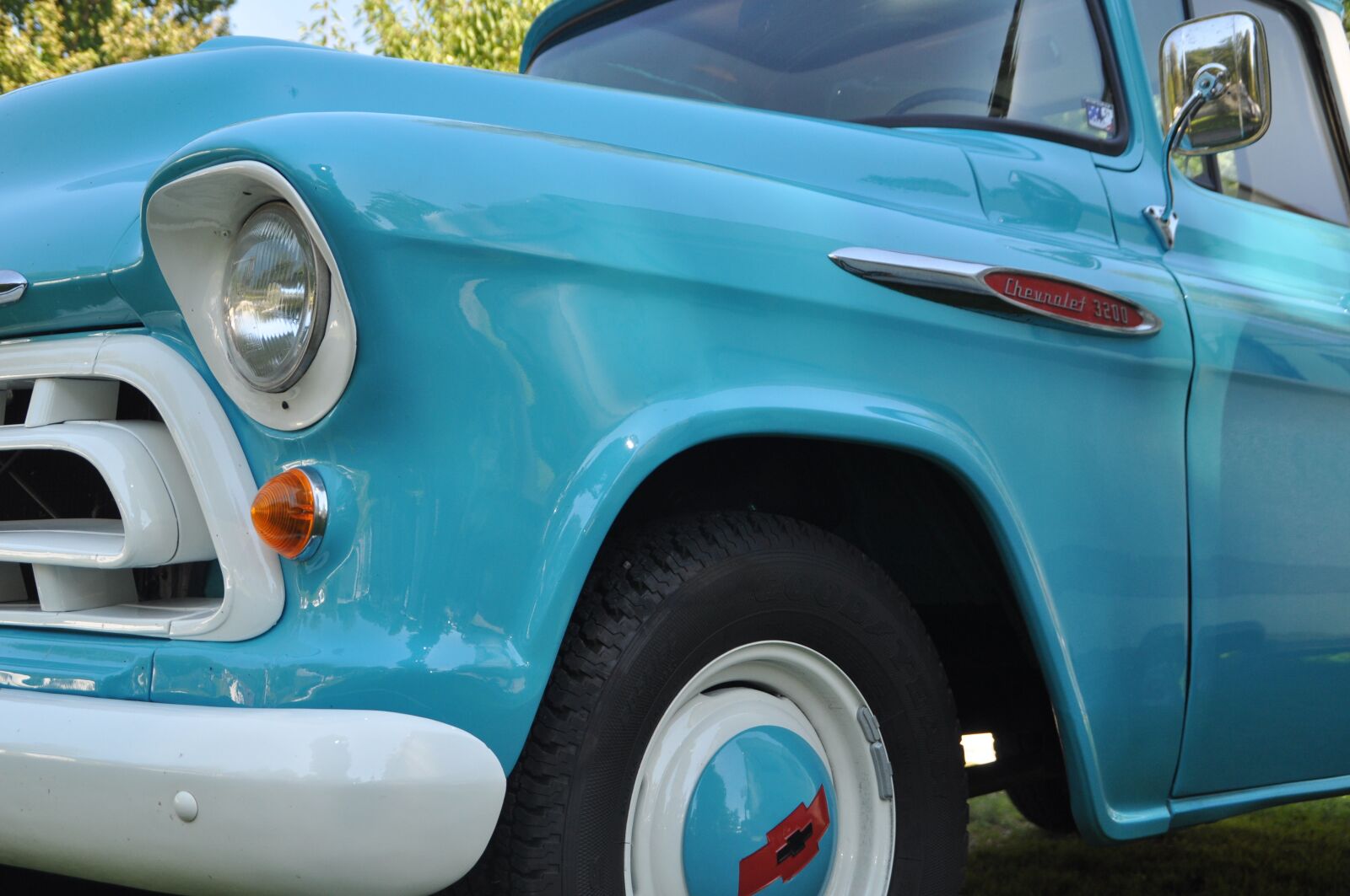Nikon D5000 sample photo. Oldtimer, chevrolet, blue photography