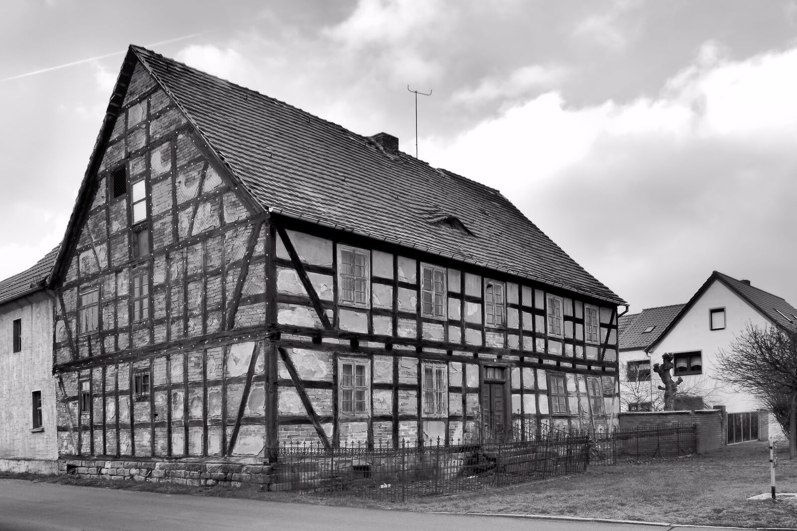 Nikon D5100 sample photo. Fachwerkhaus, old, abandoned photography