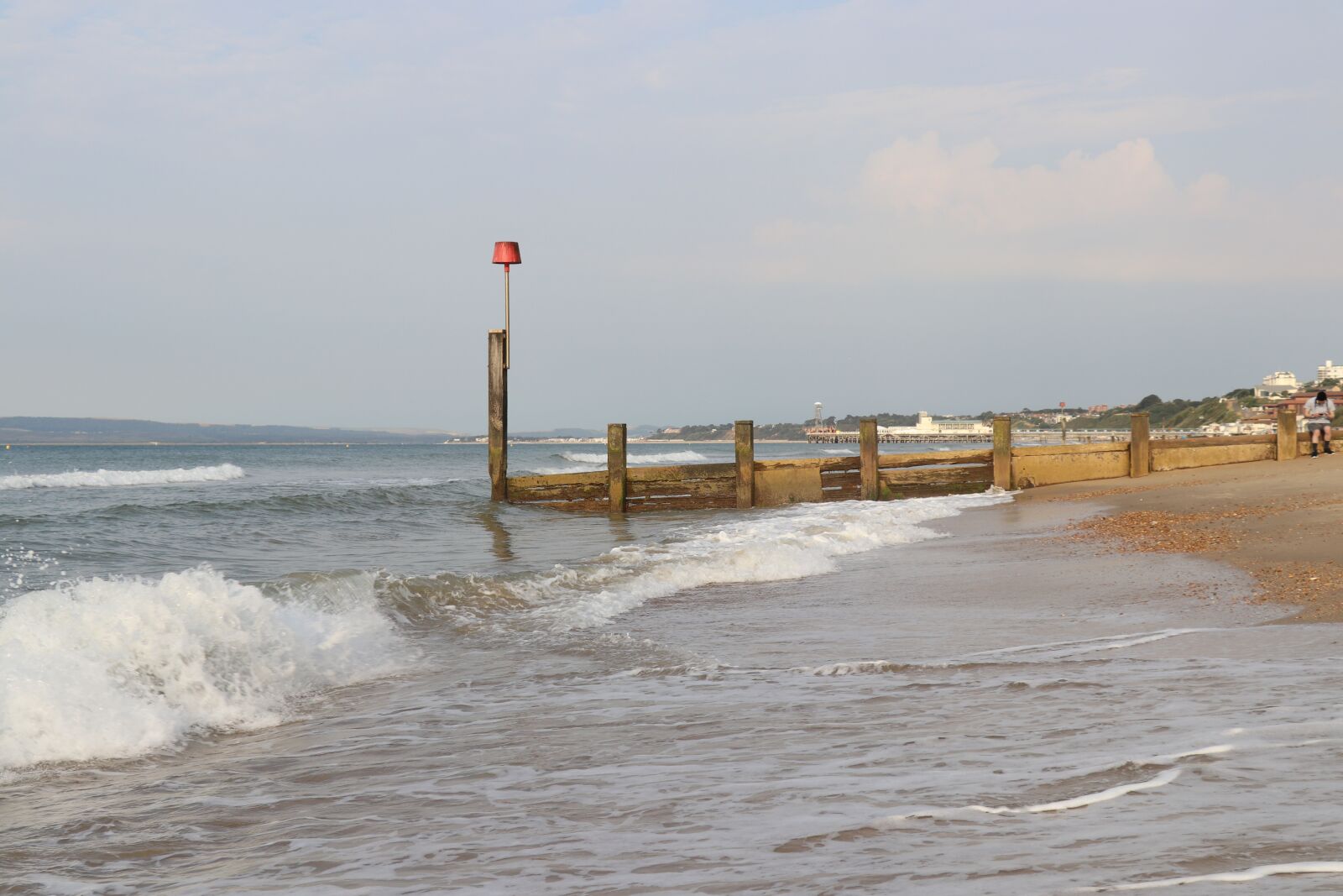 Canon EF-S 18-135mm F3.5-5.6 IS USM sample photo. Bournemouth, beach, wave photography