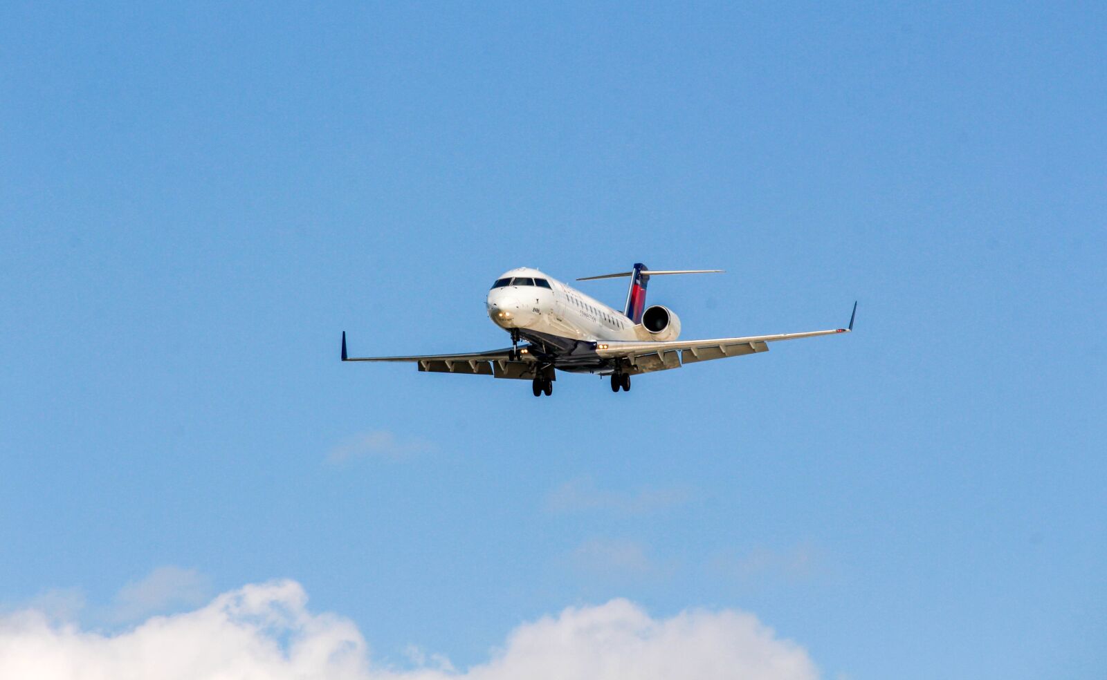 Canon EOS 700D (EOS Rebel T5i / EOS Kiss X7i) sample photo. Airplane, aircraft, flight photography