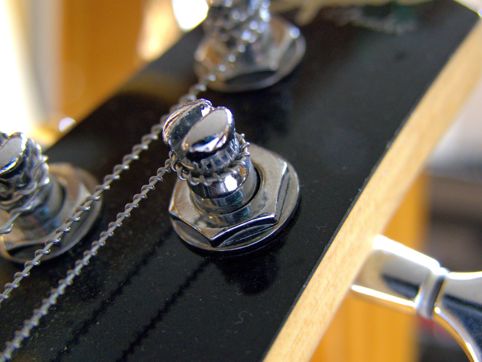 Panasonic Lumix DMC-FZ1000 sample photo. Bass, guitar, music photography