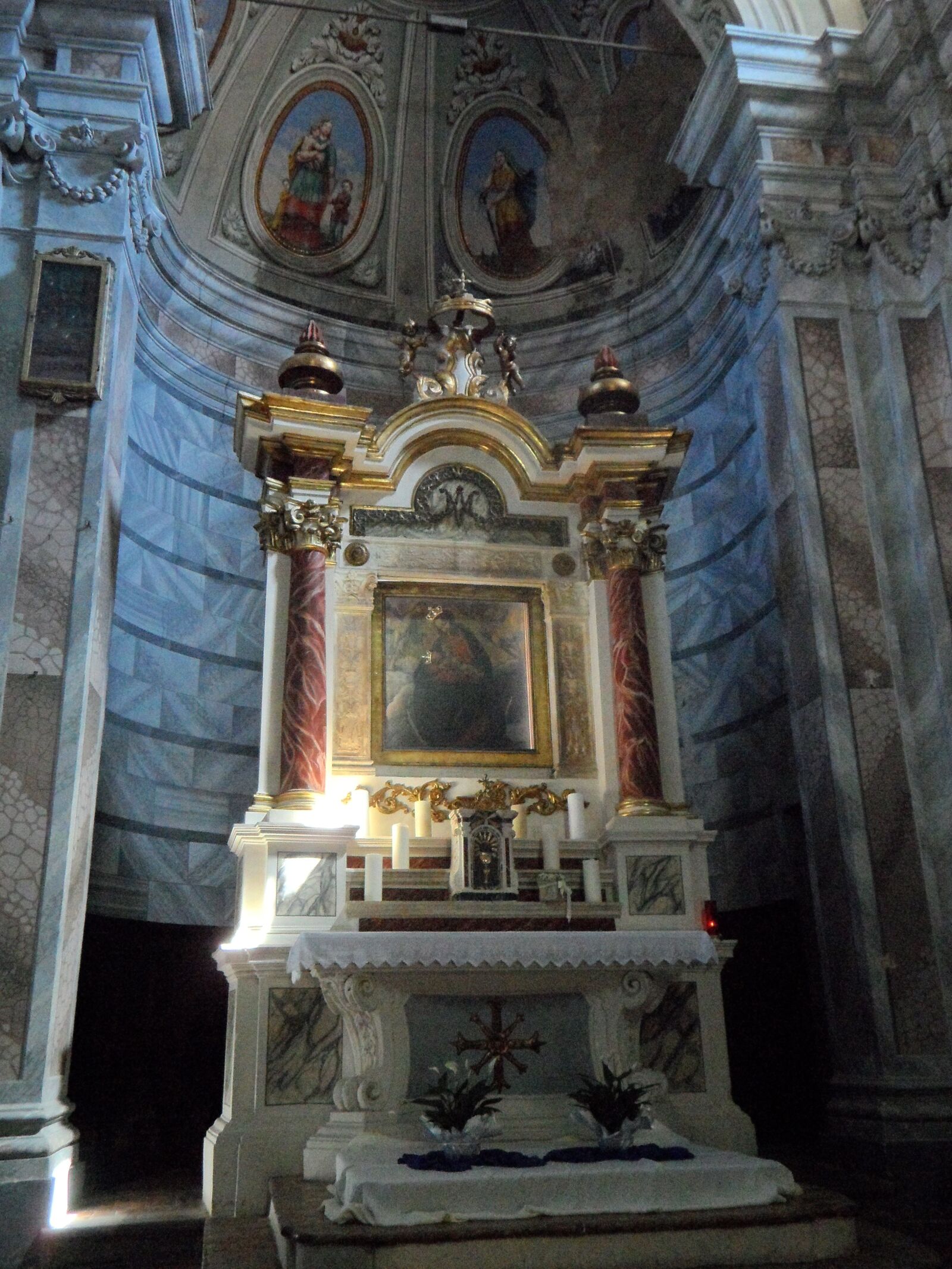 Samsung VLUU WB210, SAMSUNG WB210 sample photo. Church, altar, sanctuary photography