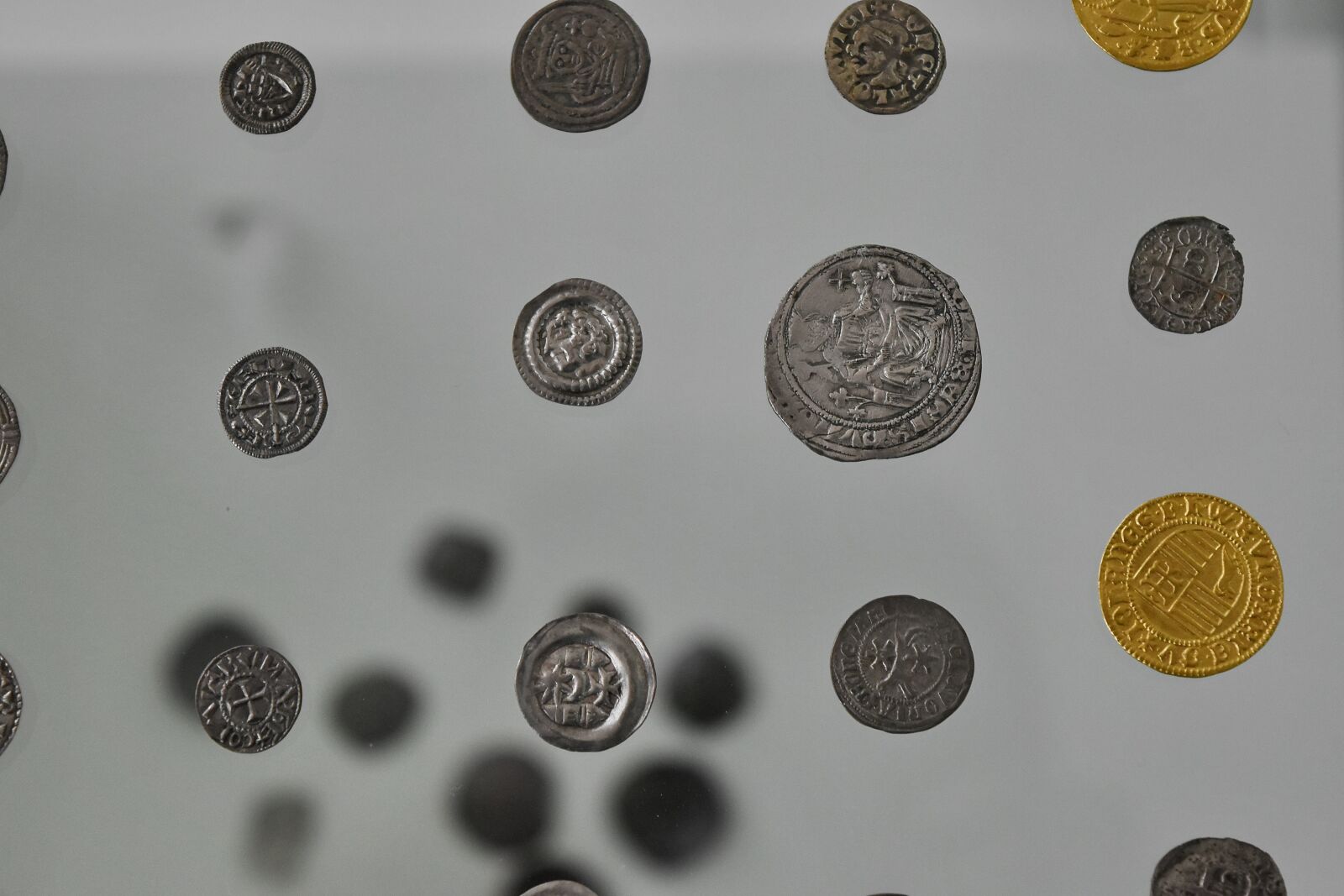 Nikon D5500 sample photo. Coins, gold, history, medieval photography