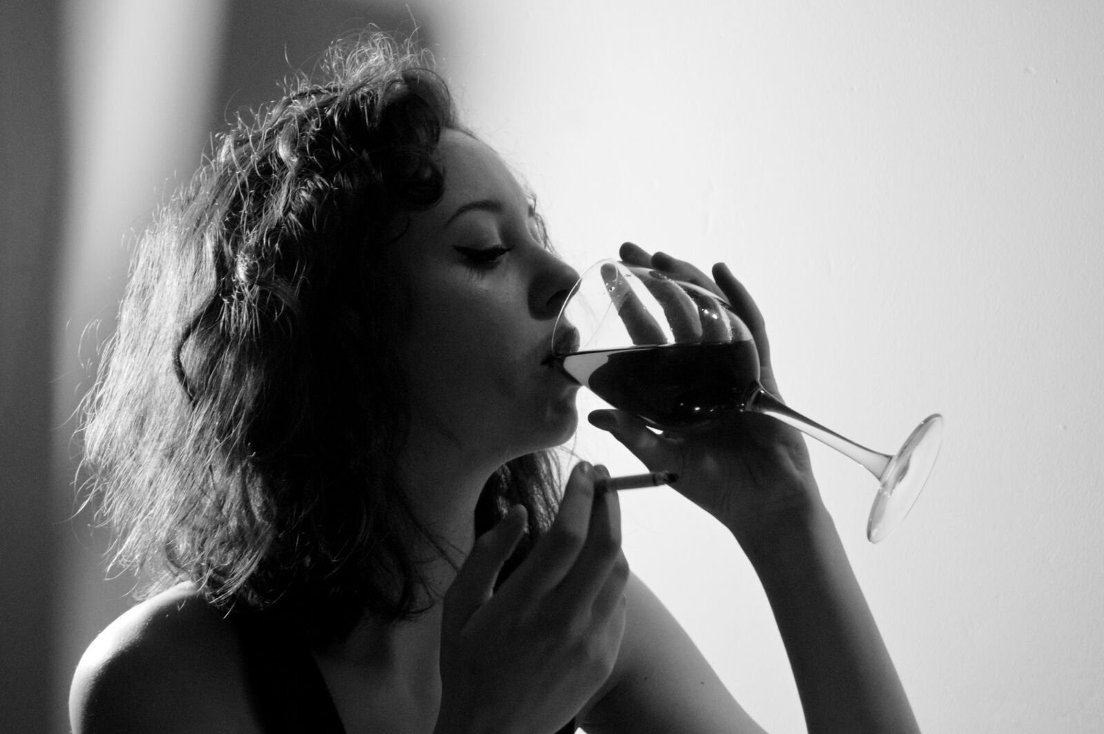 Nikon D3200 sample photo. Woman, wine, black and photography