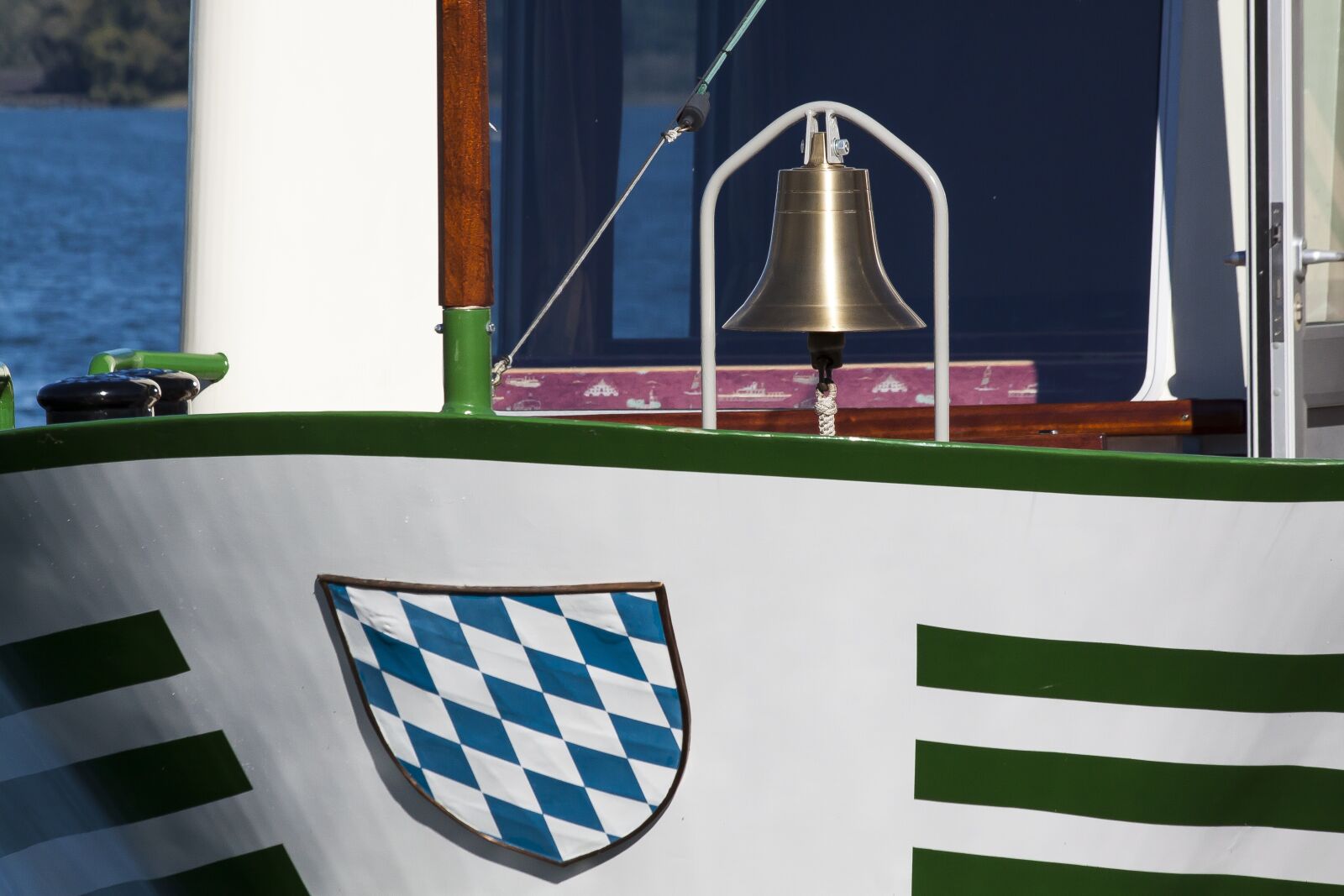 Canon EOS 50D sample photo. Ship, coat of arms photography