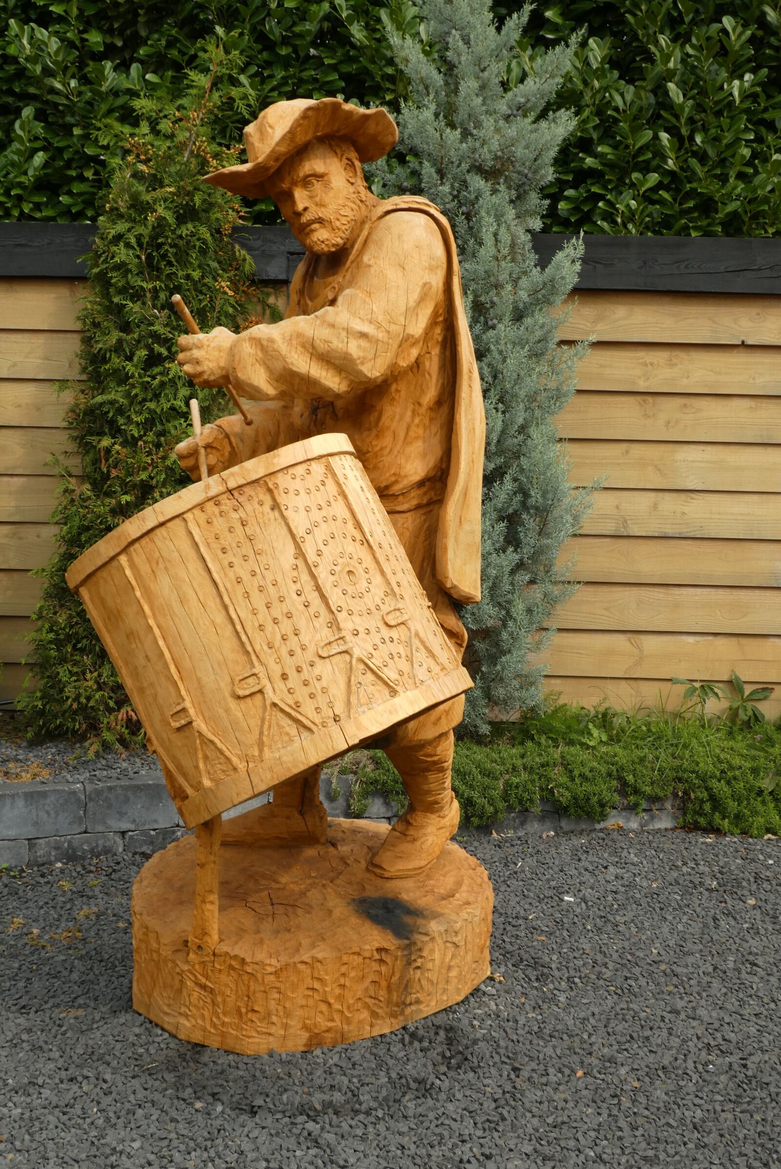Panasonic Lumix DC-ZS70 (Lumix DC-TZ90) sample photo. Woodcarving, character, the night photography