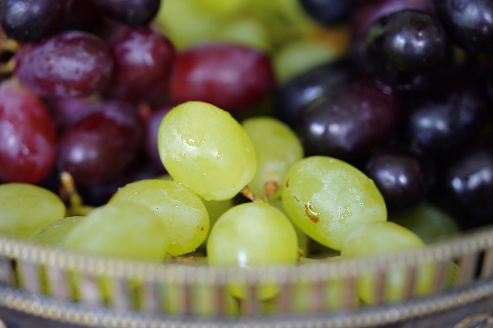 Sony a7 III sample photo. Grapes, green, fruit photography