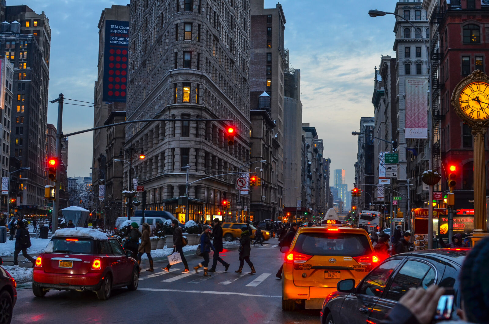 Nikon D7000 + Nikon AF-S DX Nikkor 35mm F1.8G sample photo. Flatiron, building, nyc, yellow photography