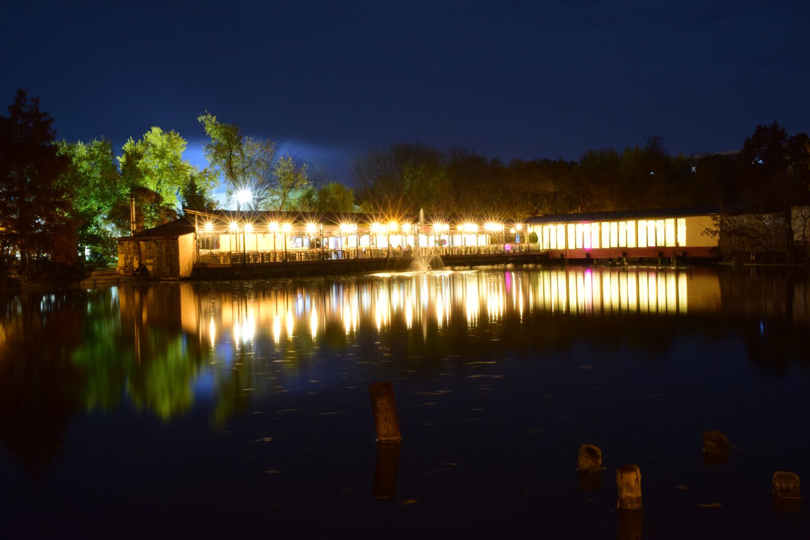 Nikon D5300 sample photo. Night photo, restaurant, night photography