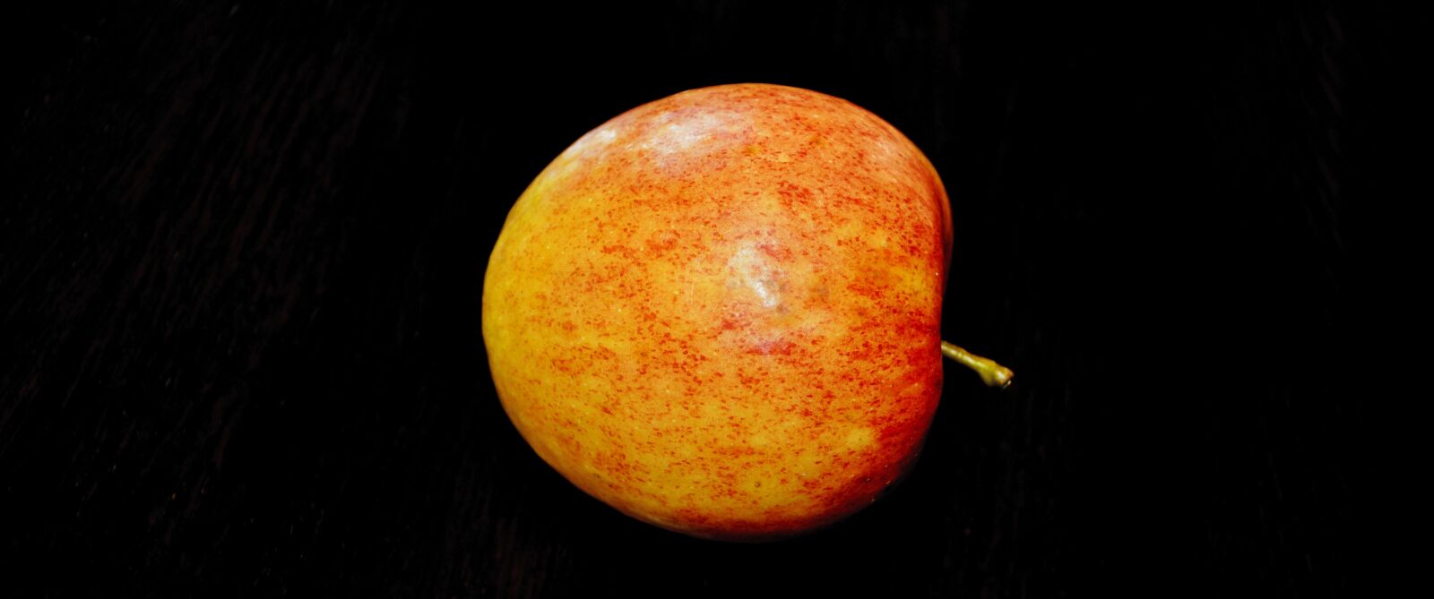 Nikon D5000 sample photo. Apple, fruit, nature photography