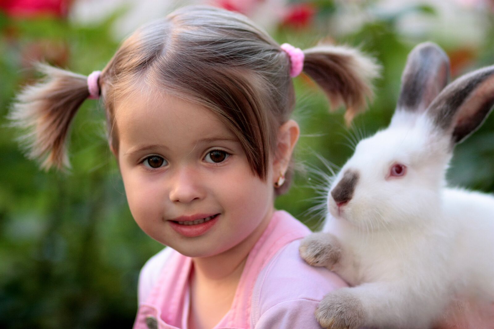 Canon EOS 450D (EOS Rebel XSi / EOS Kiss X2) sample photo. Girl, rabbit, friendship photography