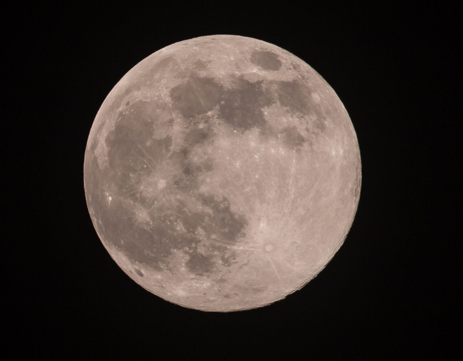 Canon EOS 7D Mark II + Canon EF 100-400mm F4.5-5.6L IS II USM sample photo. Full moon, pink moon photography