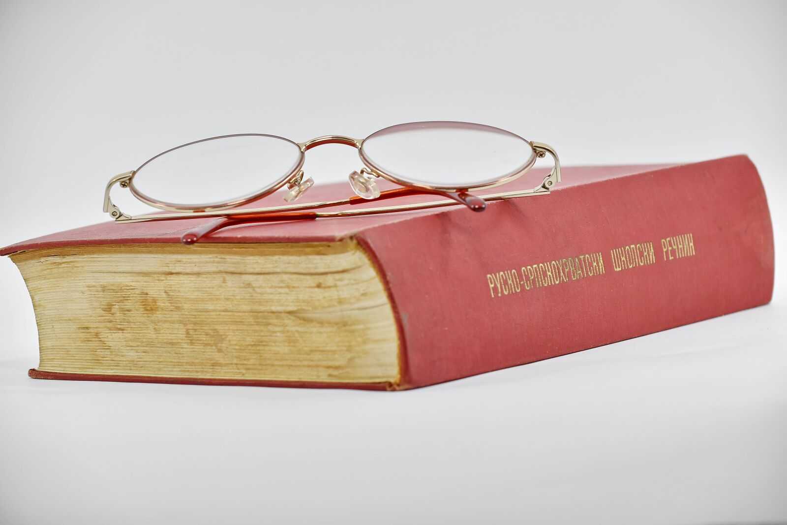 Nikon D5500 sample photo. Book, eyeglasses, hardcover, language photography