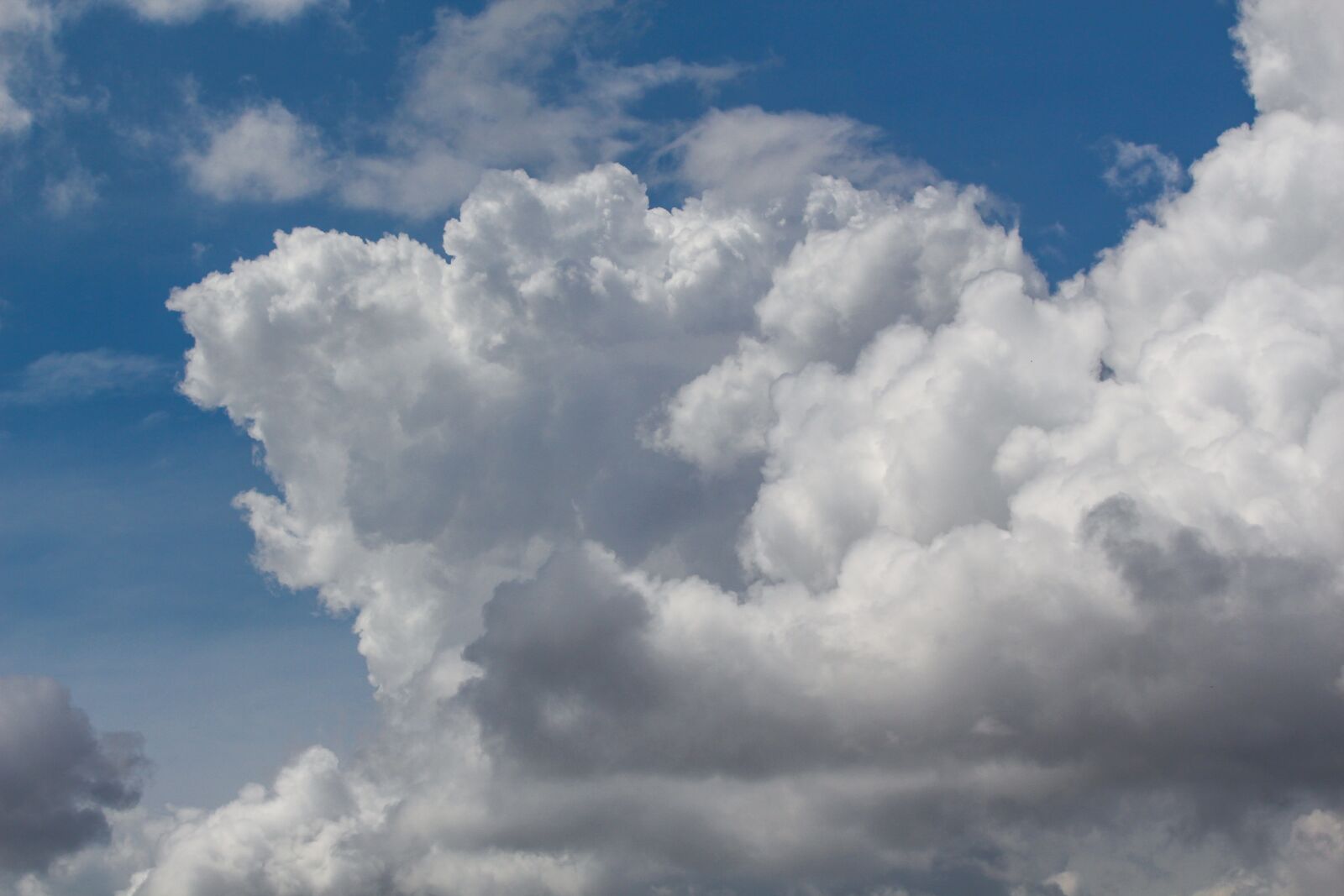 Canon EOS 650D (EOS Rebel T4i / EOS Kiss X6i) sample photo. Sky, air, puff photography